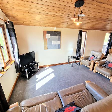 Villa Lomond 4 With Private Hot Tub - Fife - Loch Leven - Lomond Hills Kelty Esterno foto