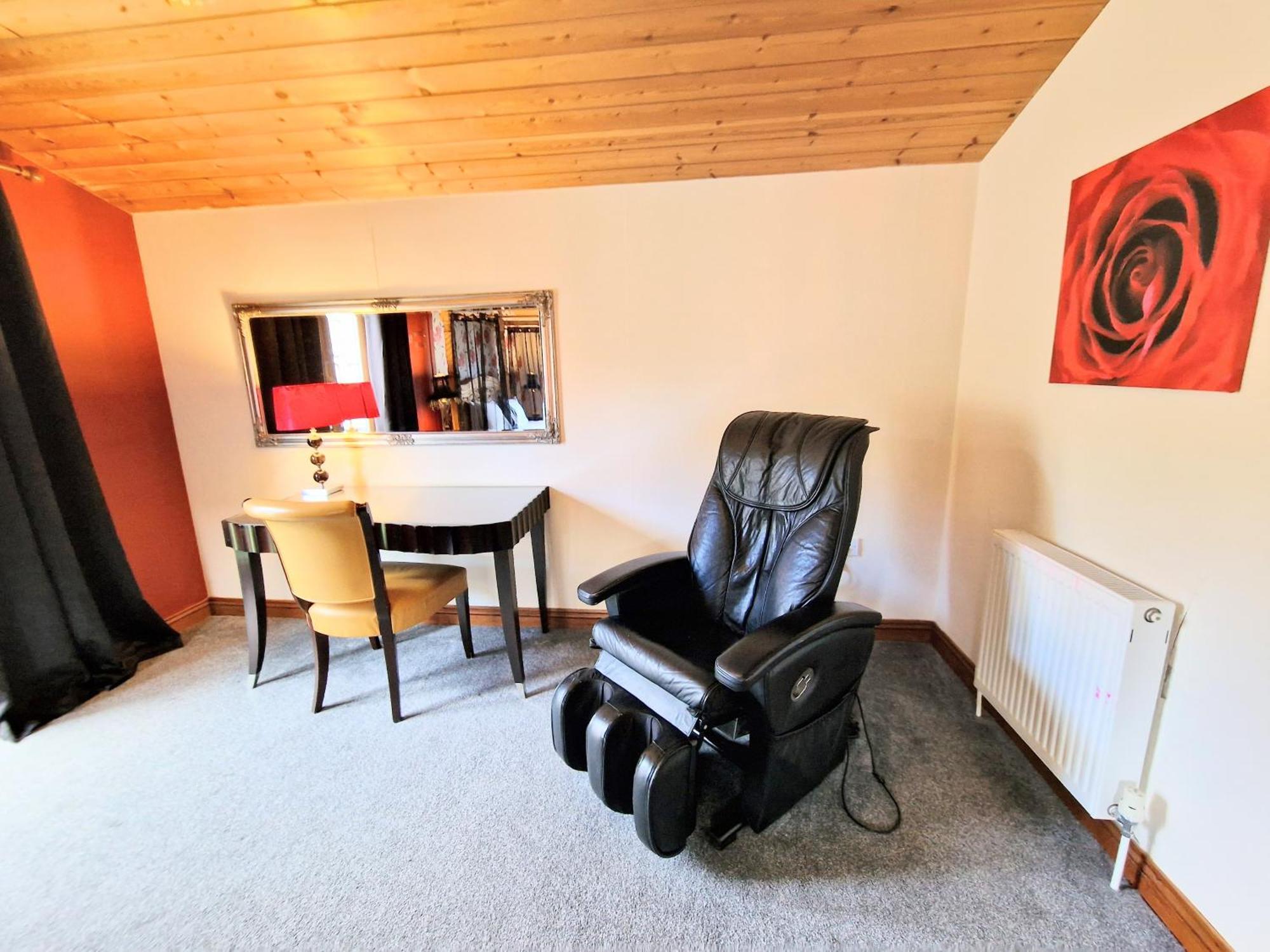 Villa Lomond 4 With Private Hot Tub - Fife - Loch Leven - Lomond Hills Kelty Esterno foto