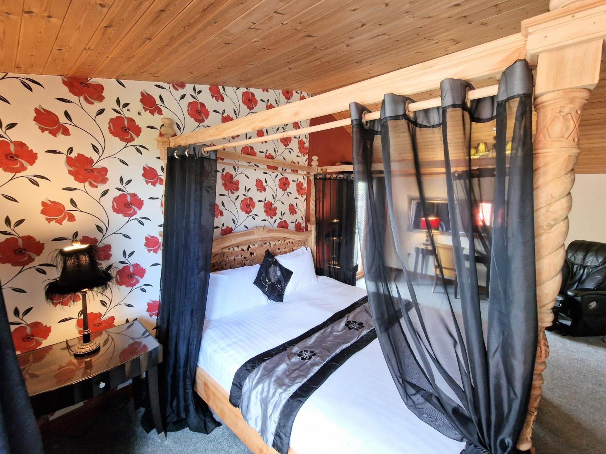 Villa Lomond 4 With Private Hot Tub - Fife - Loch Leven - Lomond Hills Kelty Esterno foto