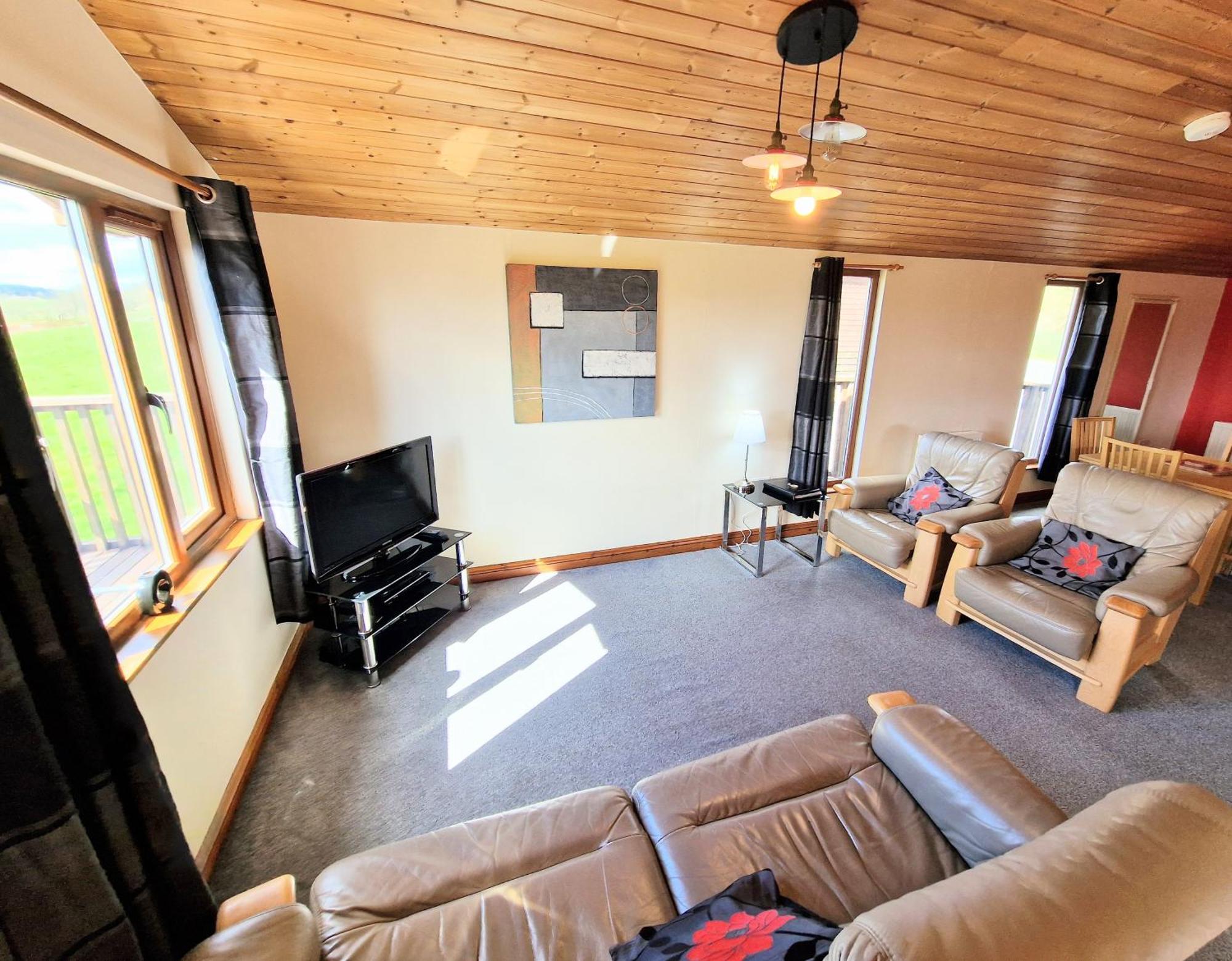 Villa Lomond 4 With Private Hot Tub - Fife - Loch Leven - Lomond Hills Kelty Esterno foto