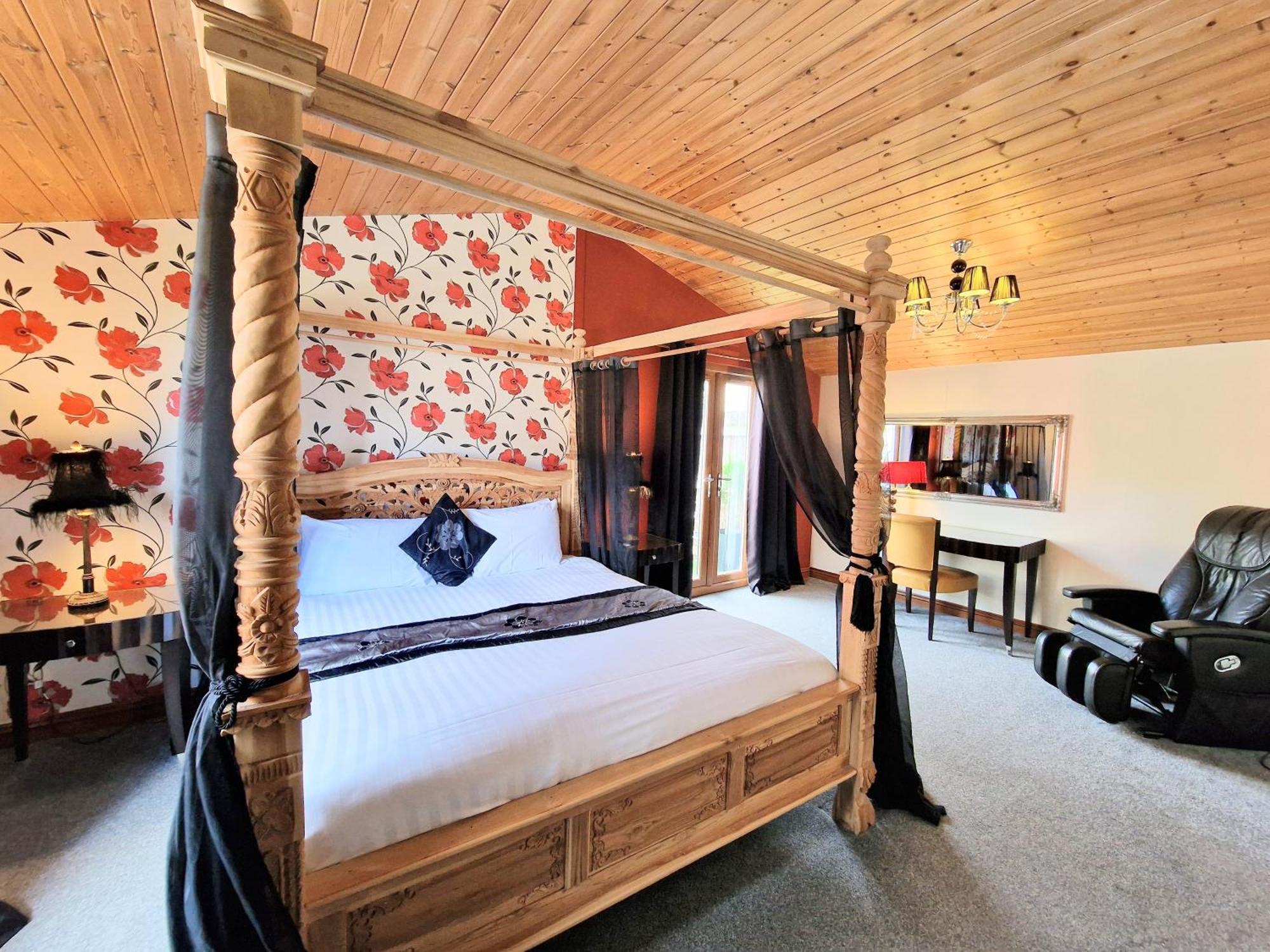 Villa Lomond 4 With Private Hot Tub - Fife - Loch Leven - Lomond Hills Kelty Esterno foto