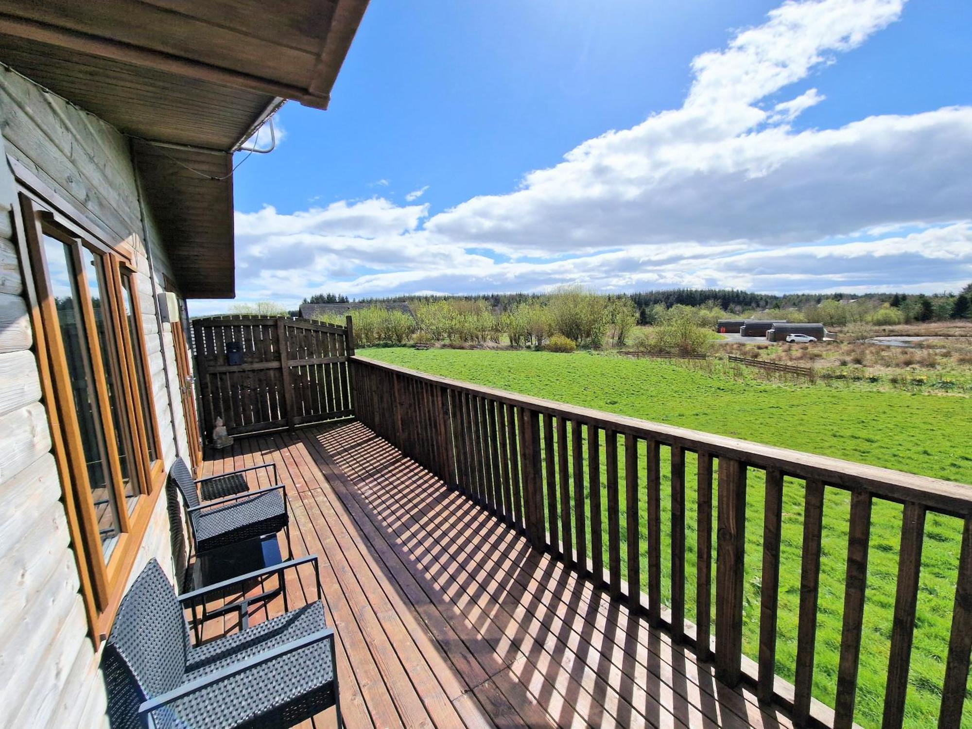 Villa Lomond 4 With Private Hot Tub - Fife - Loch Leven - Lomond Hills Kelty Esterno foto